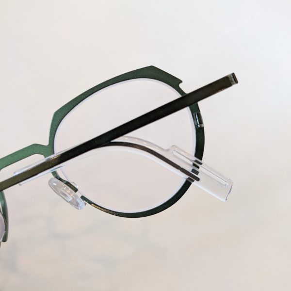 theo（テオ）から届いた新作は「ソナー」をイメージしたメガネ